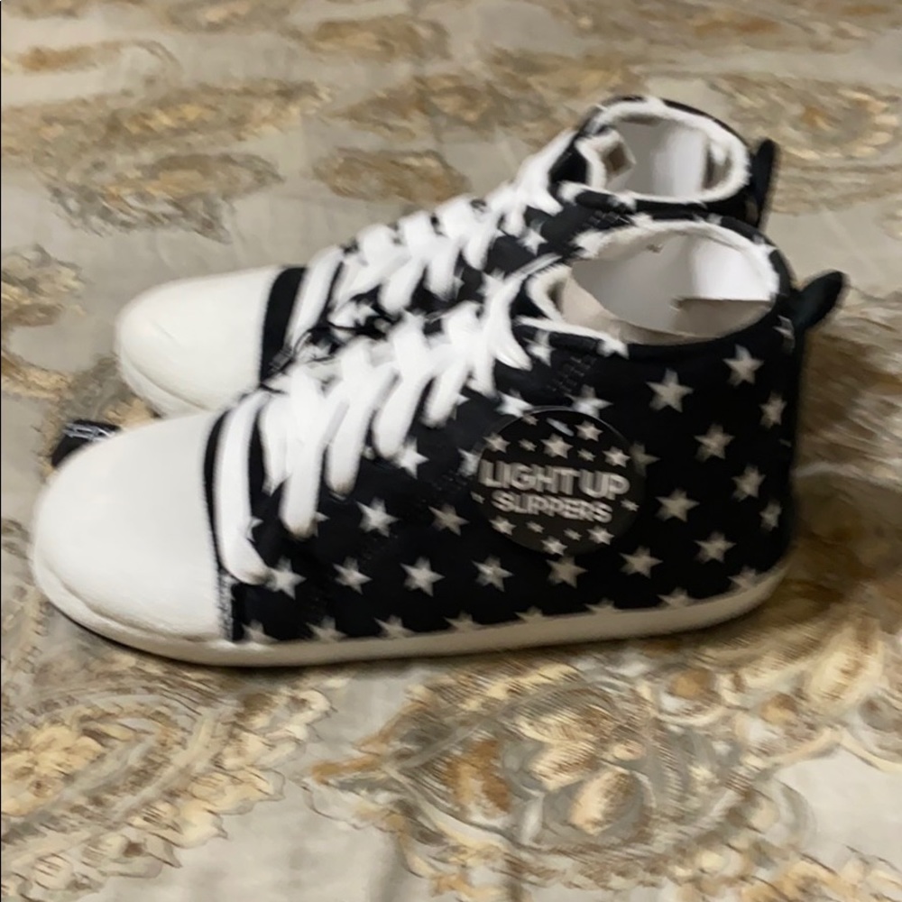 Men’s Black & White Light Up Slippers Sz 11/12 New